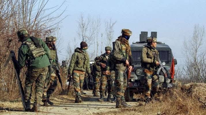 Jammu & Kashmir: पुलवामा में एनकाउंटर के दौरान जैश से जुड़े तीन आतंकियों को सुरक्षाबलों ने किया ढेर